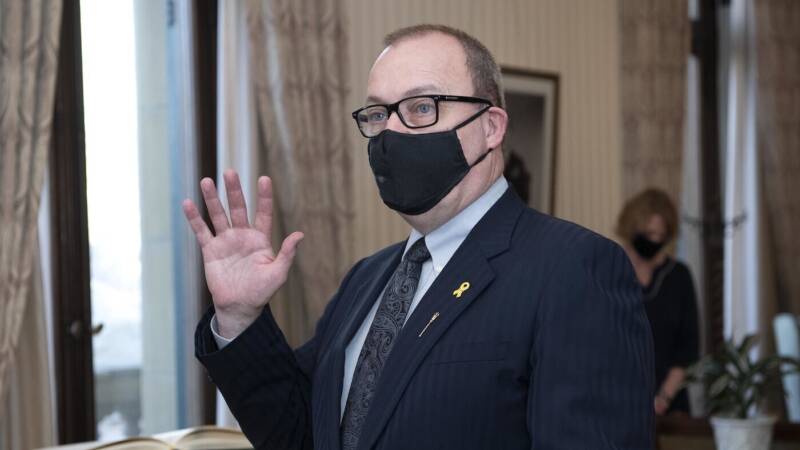 'Dr. No' returns to city hall—this time as minister