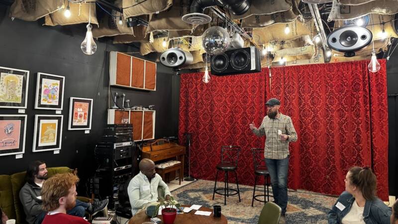 The convivial neighbourhood