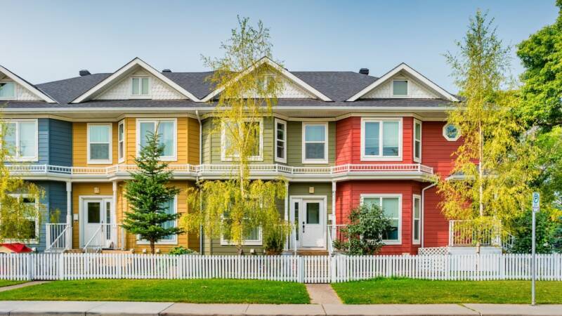 Who's behind the anti-guidebook ads in Calgary?